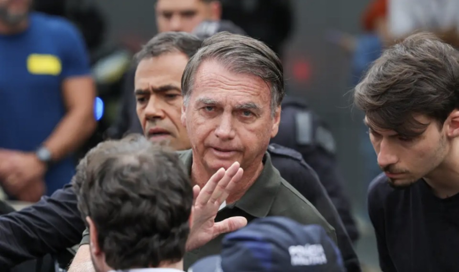 Alexandre de Moraes concede prisão domiciliar a Bolsonaro