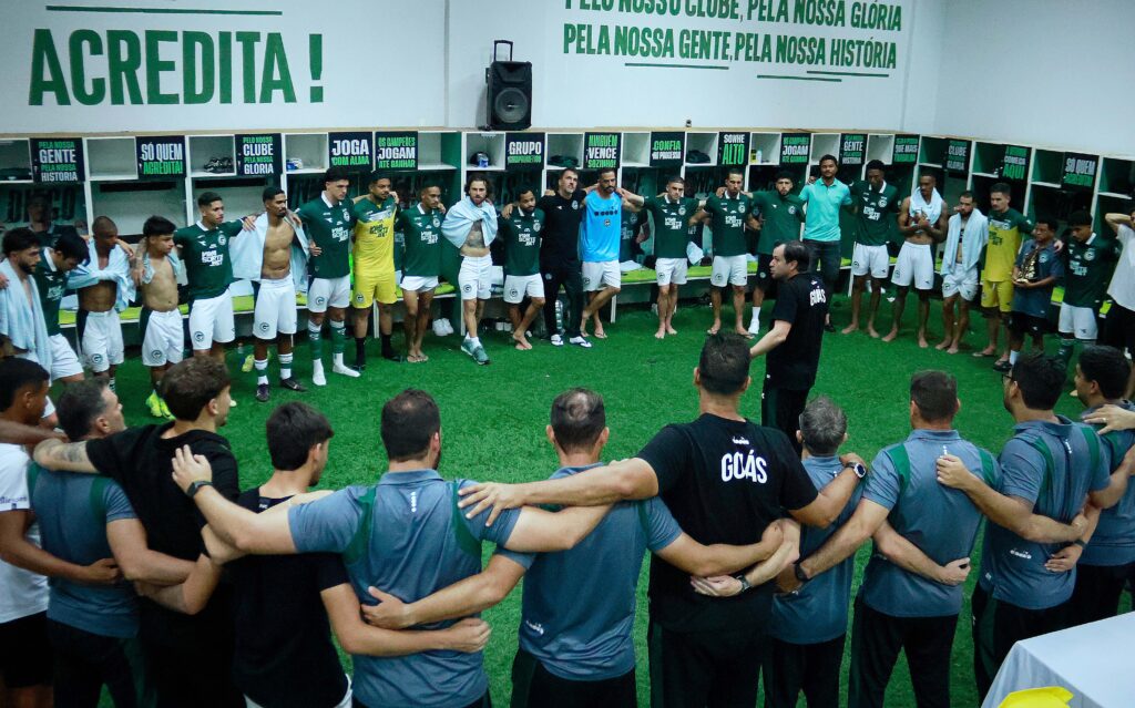 Técnico do Goiás valoriza estreia com vitória na Série B e destaca equipe “consciente” com um a menos
