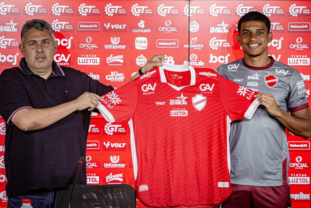 Novo zagueiro do Vila Nova estreou no futebol brasileiro aos 28 anos