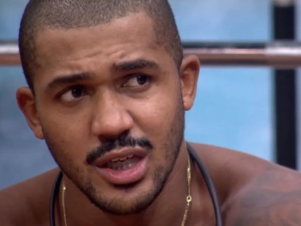Ex-“BBB” Matheus quebra o silêncio sobre denúncia e nega fuga da Justiça
