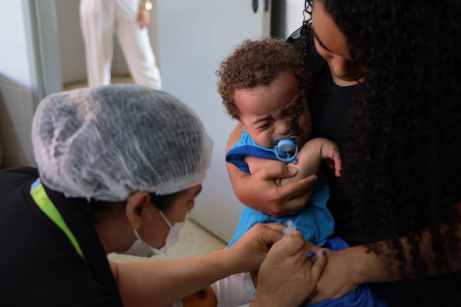 Aparecida lança vacinação escolar com meta de imunizar 30 mil crianças