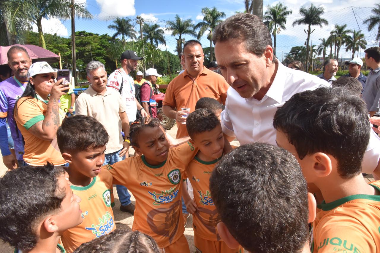 Prefeito Vilela visita GO Cup, maior campeonato infantil de futebol do mundo sediado em Aparecida