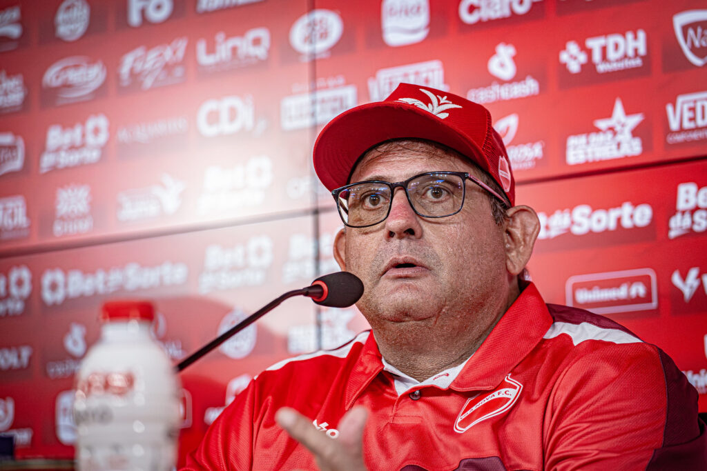 Guto estreia pelo Vila Nova e comenta empate diante do Sport