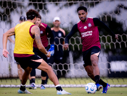 Protesto no CT: Jogadores do Corinthians são intimidados por torcedores