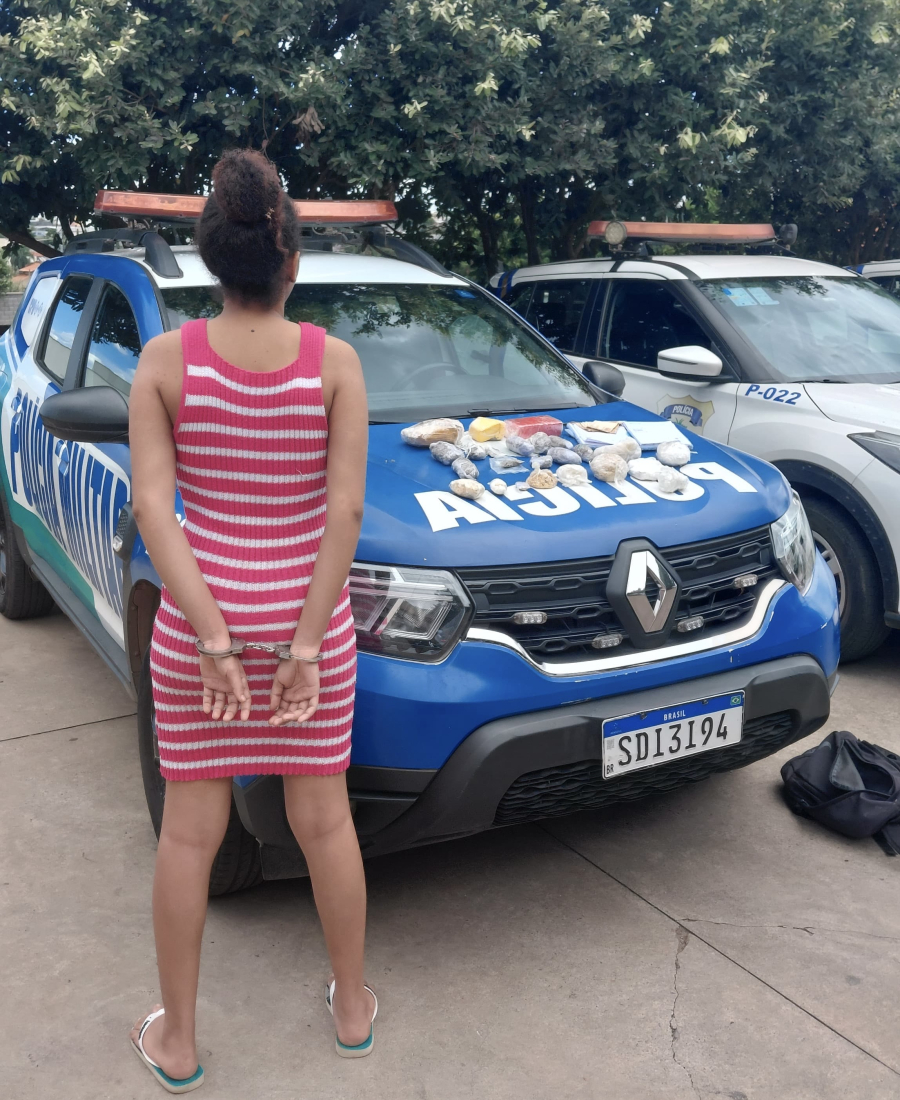 Mulher é presa por tráfico de drogas em Aparecida