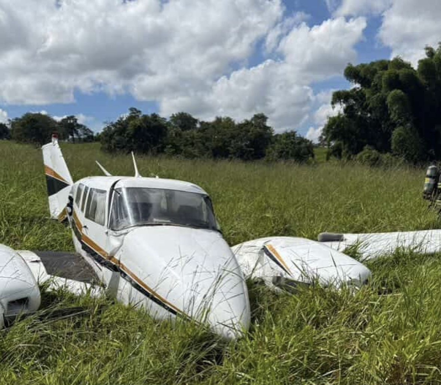 Avião faz pouso de emergência em Goiás