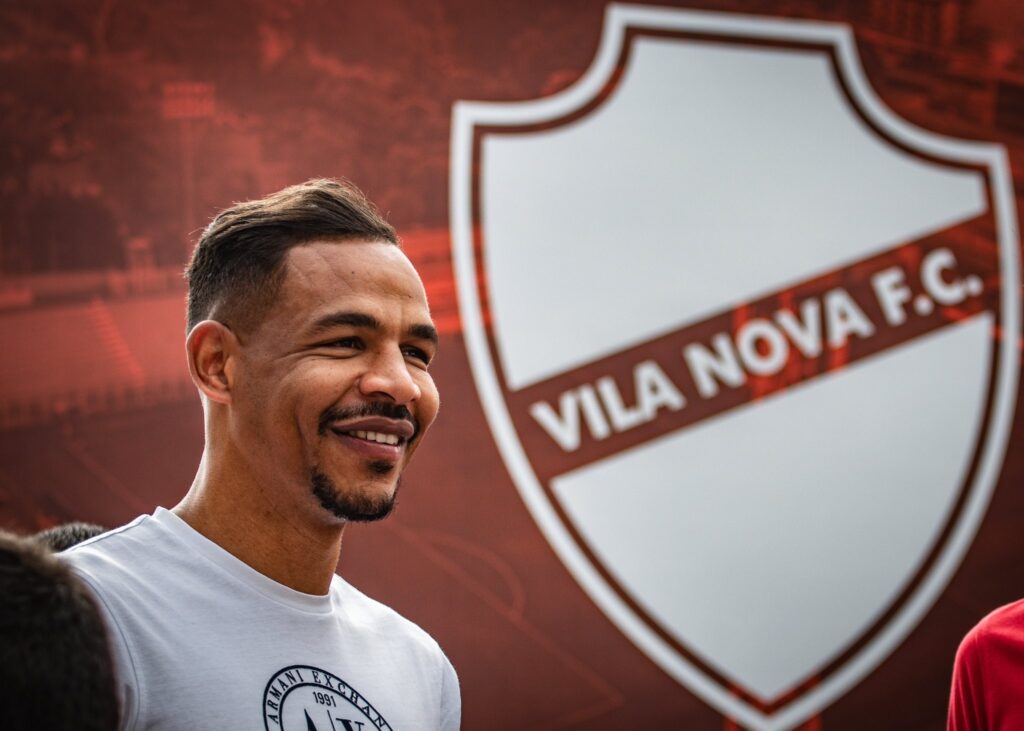 Ídolo do Vila Nova, Fernando oficializa sua aposentadoria do futebol