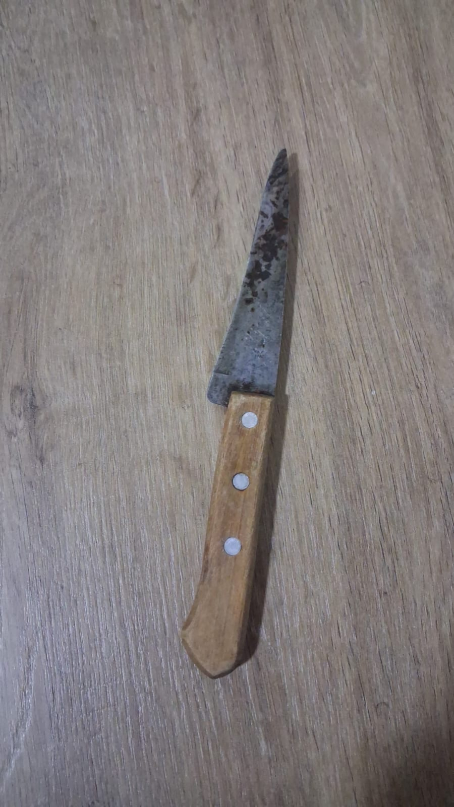 Filha é presa após esfaquear o próprio pai