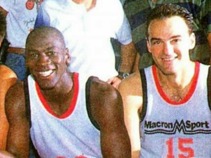 Mesmo sem jogar na NBA, Oscar Schmidt enfrentou Michael Jordan duas vezes. Relembre!