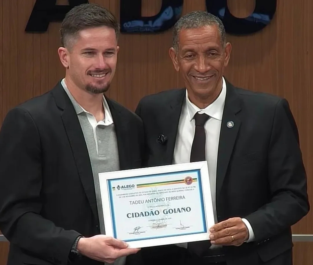Capitão do Goiás, Tadeu é homenageado e recebe o título de cidadão goiano