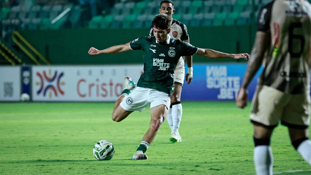 Goiás recebe proposta da Inglaterra por Lucas Rodrigues, mas faz jogo duro para liberar revelação