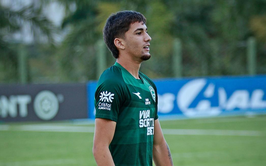 Meia do Goiás confirma interesse do futebol inglês