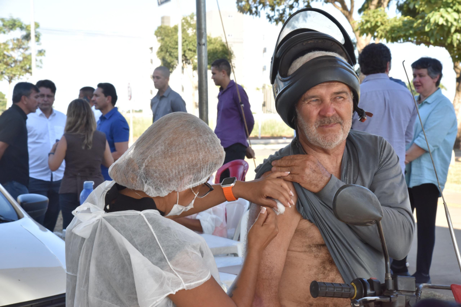 Drive-thru de vacinação contra gripe segue até quinta em Aparecida