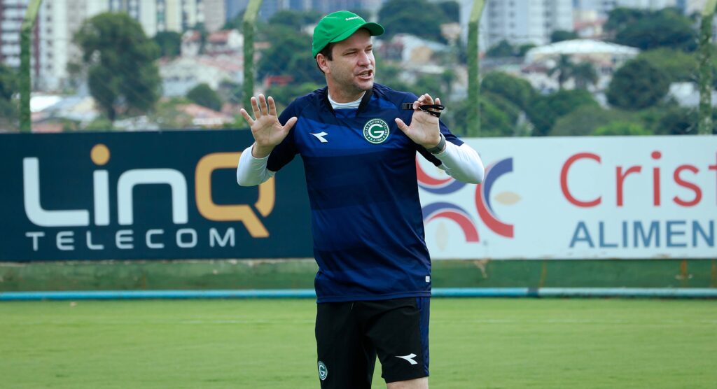 Cobrança interna aumenta no Goiás após terceira derrota seguida na Série B