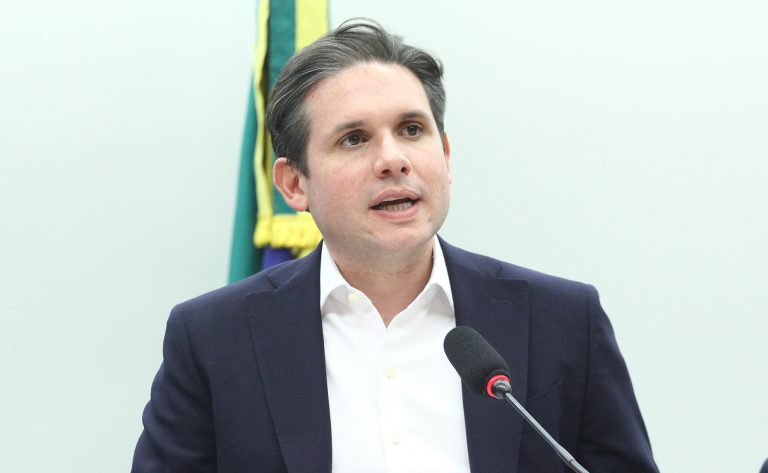 Motta diz que governo está dividido sobre fim da "taxa das blusinhas"
