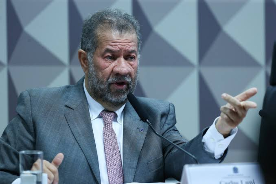 Carlos Lupi pede demissão do Ministério do Trabalho