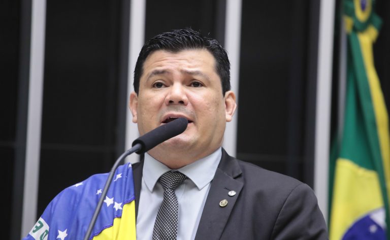 Conselho de Ética analisa pedido de suspensão do mandato do deputado Gilvan da Federal