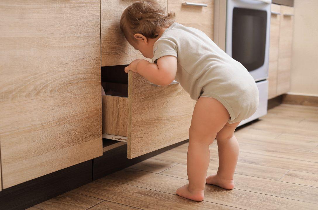 6 coisas perigosas que os pediatras evitam em casa