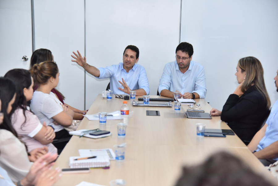 Prefeito Vilela visita Secretaria de Saúde e reforça compromisso com melhorias no atendimento