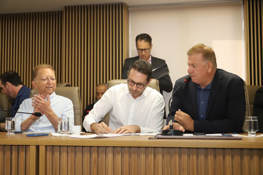 Prefeito Vilela propõe novo Código Sanitário para desburocratizar negócios em Aparecida
