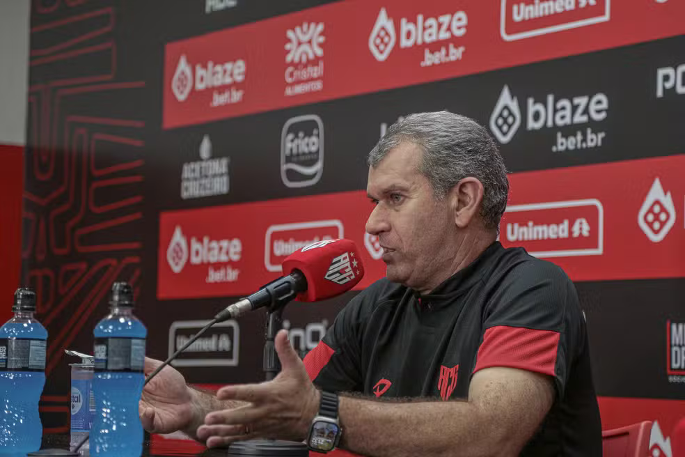 Após empate do Atlético, Tencati valoriza postura da equipe rubro-negra