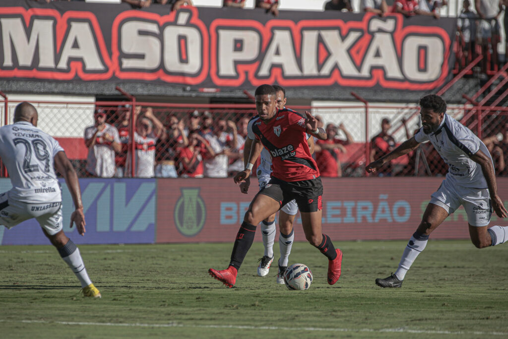 Atlético busca empate no fim diante do Remo e segue invicto em casa na Série B