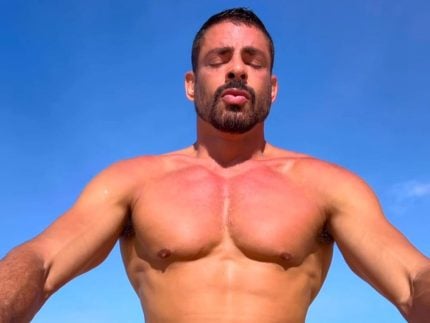 Respira e não pira! Cauã Reymond mostra técnica abdominal e chama atenção na web