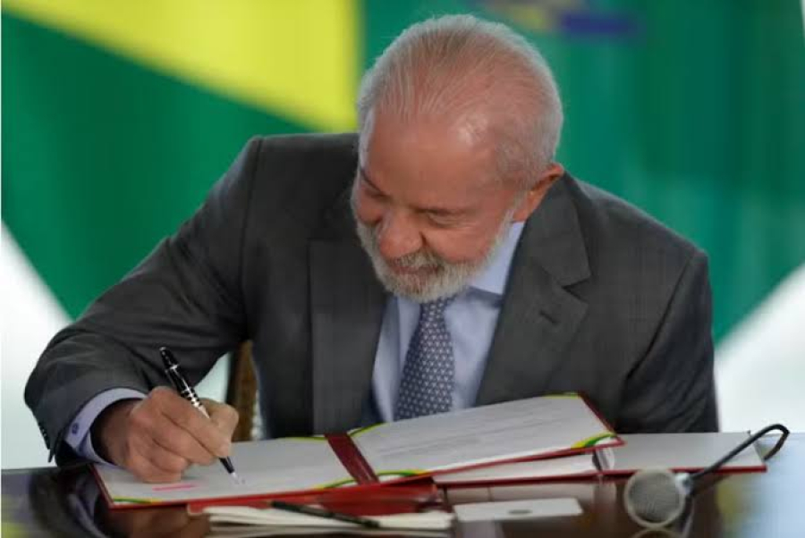 Governo Lula proíbe EAD para medicina, direito e enfermagem