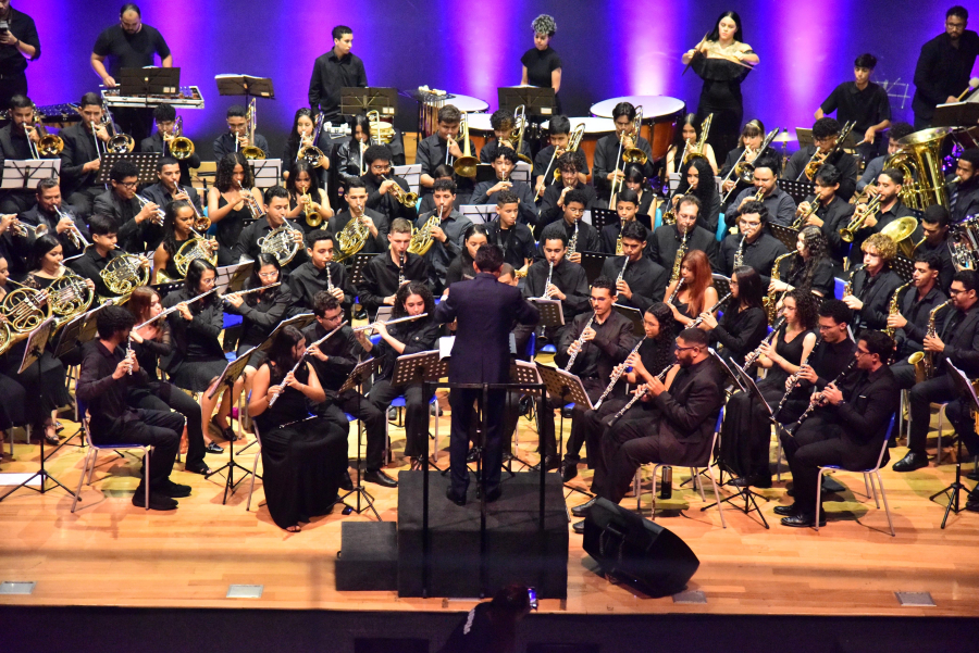 Com casa cheia, concerto celebra os 10 anos da Banda Sinfônica de Aparecida