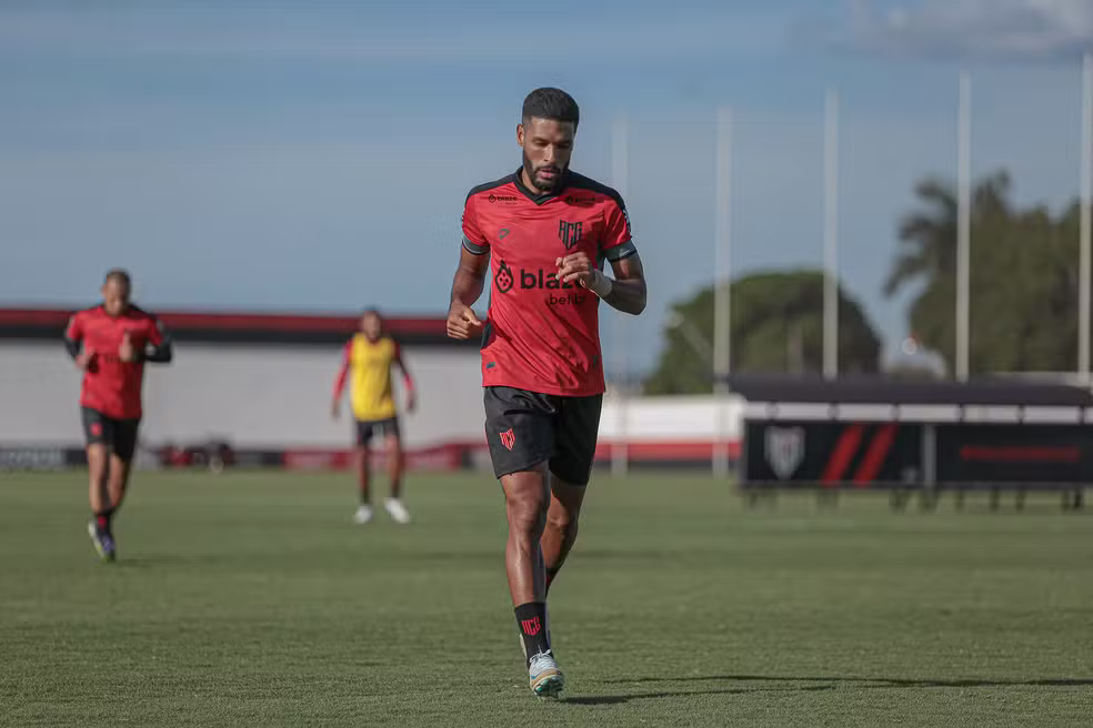 Em fim de contrato com o Atlético, Rhaldney pode atuar no futebol turco na sequência de 2025