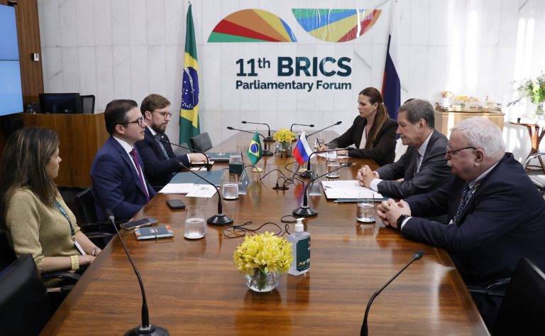 Fórum do BRICS: presidente da Câmara se reúne com delegações da Rússia e de Cuba