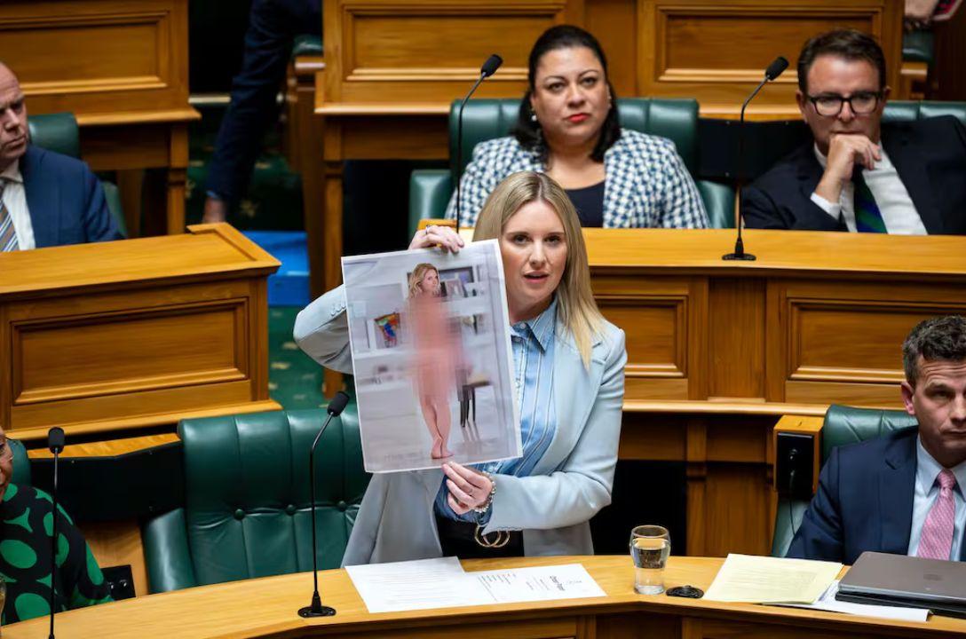 Deputada exibiu no Parlamento uma deepfake que fizeram dela