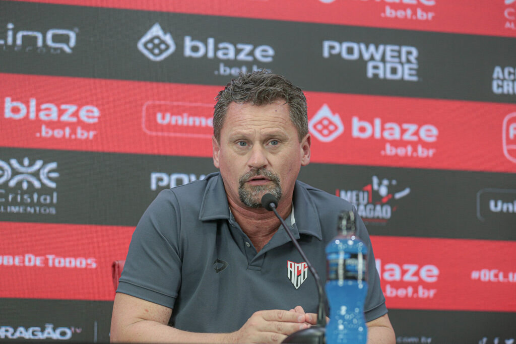 Fábio Matias mira primeira vitória e quer Atlético com postura agressiva contra o Athletico-PR