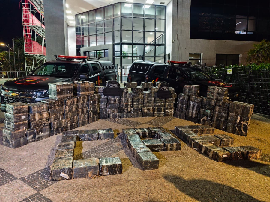 CPE intercepta caminhão com 2 toneladas de drogas em Aparecida