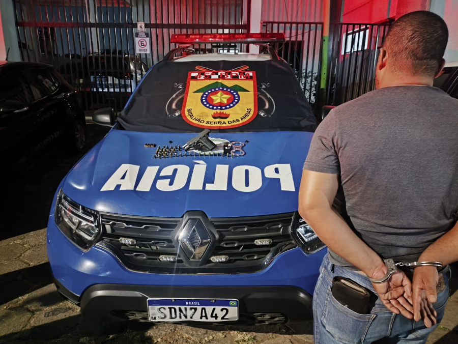 Vigilante é preso após algemar e agredir a companheira