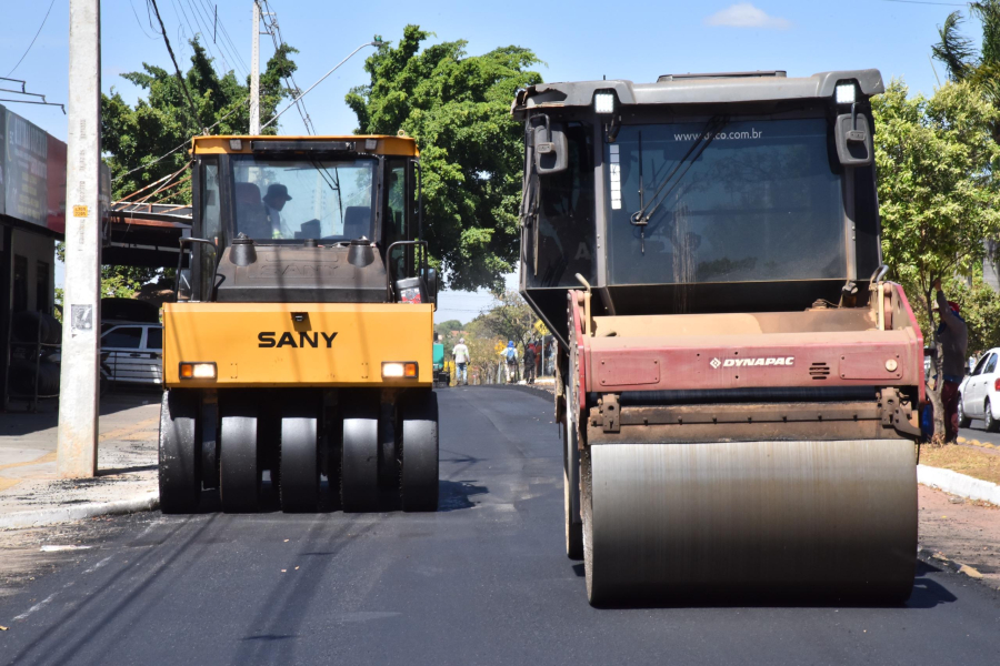 Prefeitura inicia recapeamento de avenidas na Vila Brasília