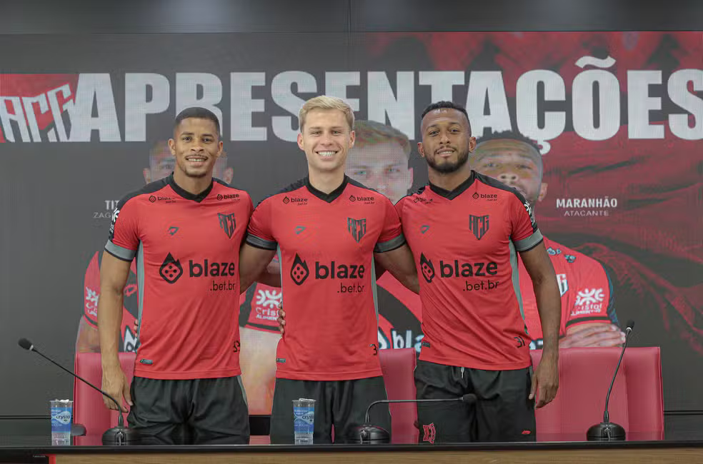 Atlético apresenta últimos reforços para reta final da Série B