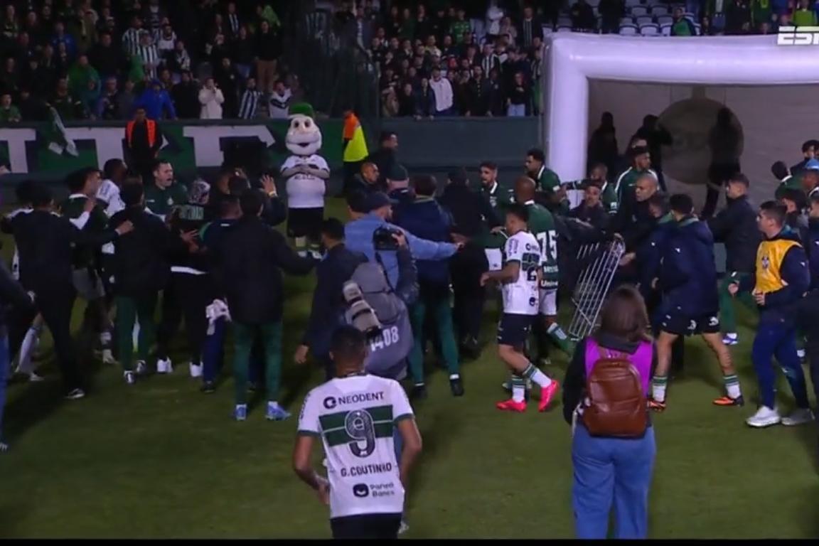 Após confusão generalizada, Goiás perde sete jogadores para encarar o Paysandu