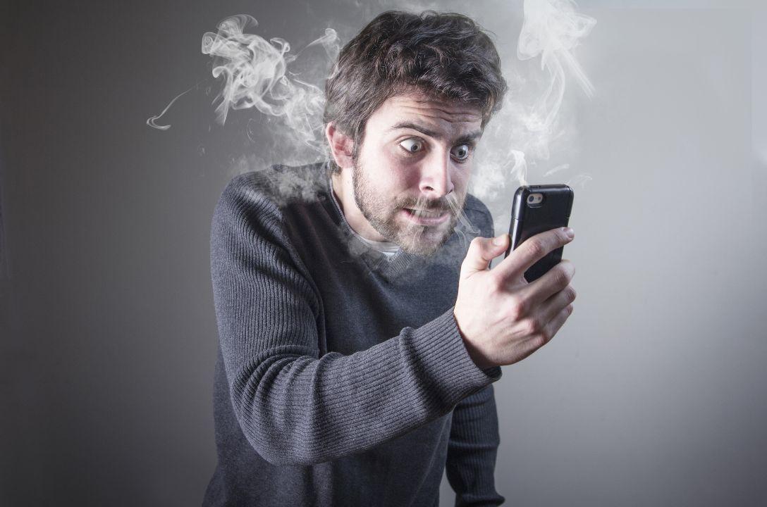 8 em cada 10 brasileiros se sentem estressados na internet