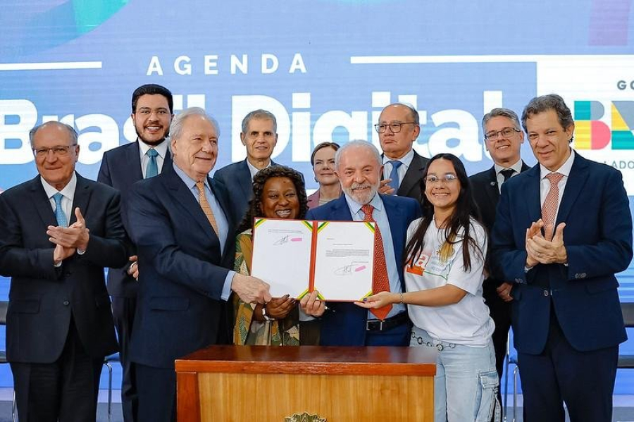 Lula sanciona lei contra adultização de crianças nas redes