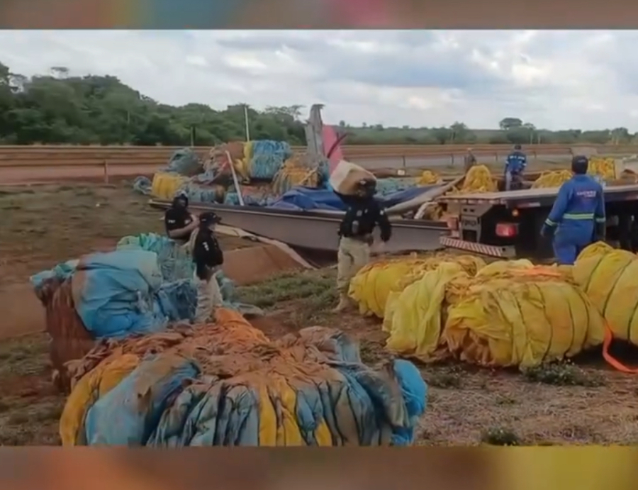 PRF apreende mais de 114 kg de drogas após acidente na BR em Goiás
