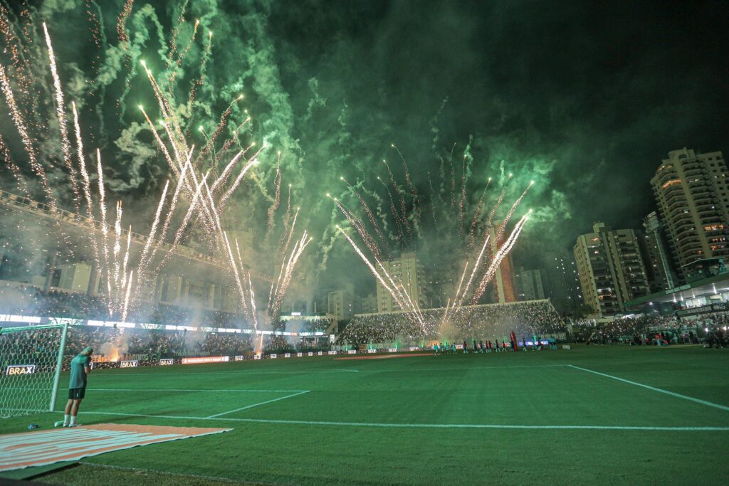 Goiás x Athletico: Escalações, onde assistir ao vivo e mais