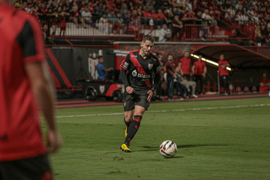 Atlético define o futuro de goleiro, lateral e atacante para 2026