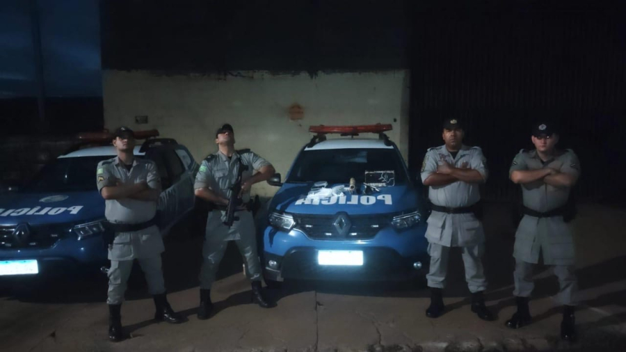 Integrantes de facção são presos por tráfico de drogas e posse de arma