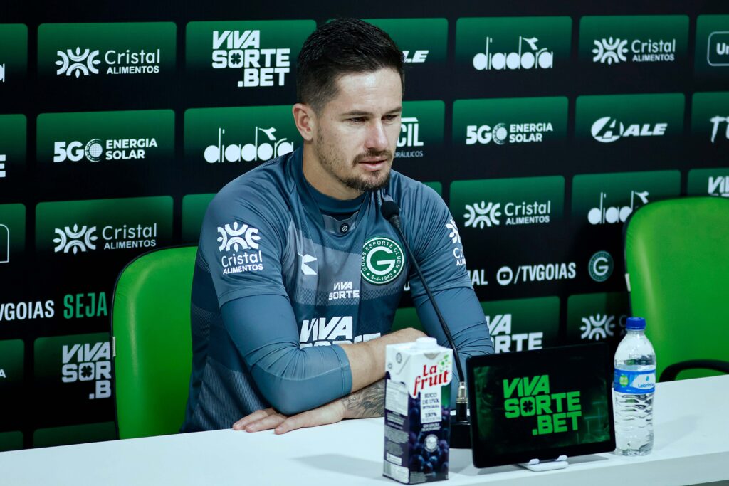 Capitão do Goiás, Tadeu cobra diretoria após fracasso na Série B