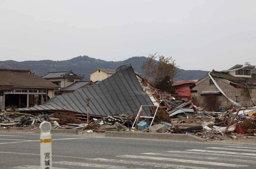 Tsunami e tremor de 7.6 levam Japão ao alerta total