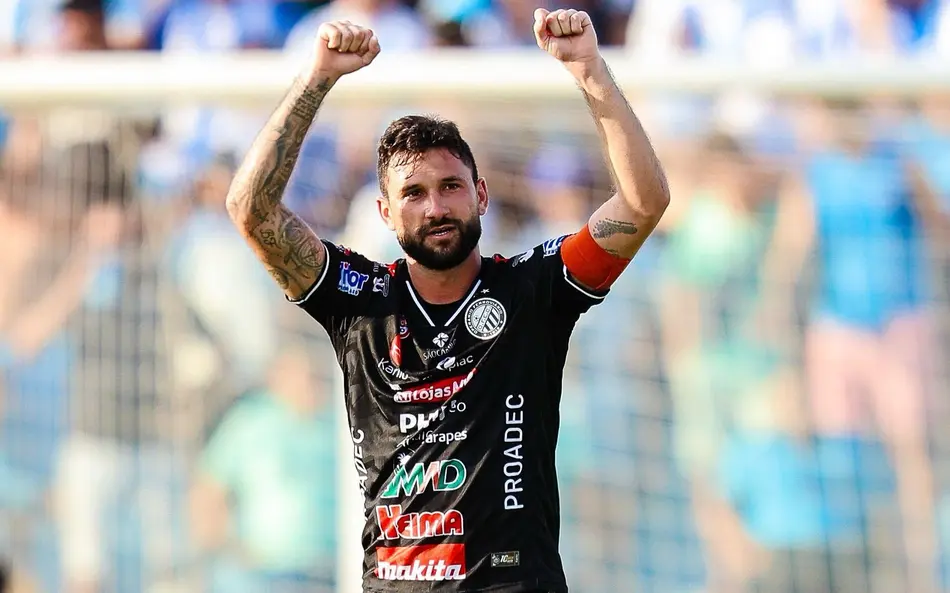 Cobiçado pelo Goiás, Boschilia tem futuro definido