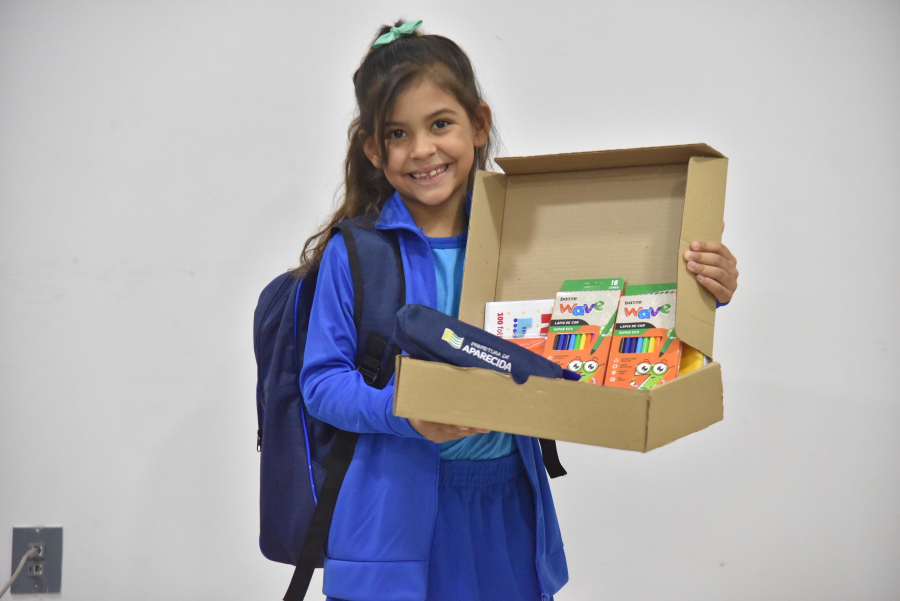 Prefeitura de Aparecida entregará kits e uniformes a 44 mil alunos