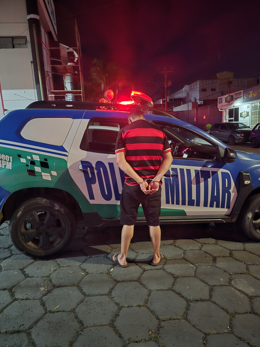 Homem é preso após atirar em outro em discussão por jogo de futebol