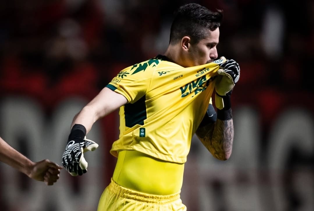 Tadeu dispara após vitória do Goiás sobre o Vila Nova: “Foram engolidos, atropelados…”